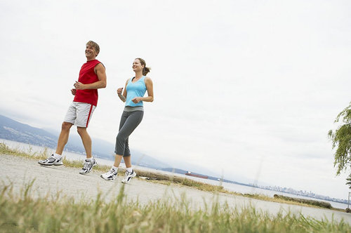 慢跑对身体有什么好处？教你如何挑选舒适跑鞋