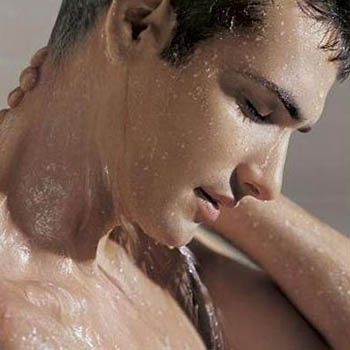 洗澡时对男性有益的小动作