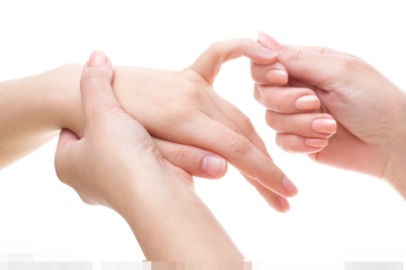 手指经络养生按摩  从疼痛看身体状况