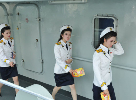 朝鲜海军文工团曝光 女兵穿制服载歌载舞貌美如花(4)