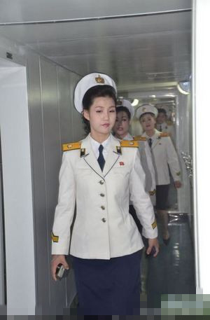 朝鲜海军文工团曝光 女兵穿制服载歌载舞貌美如花(6)