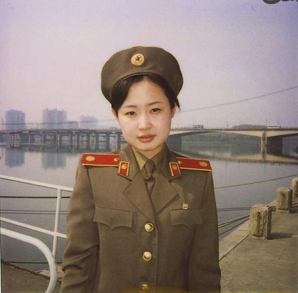 朝鲜海军文工团曝光 女兵穿制服载歌载舞貌美如花(9)
