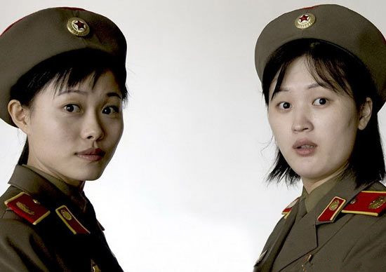 朝鲜海军文工团曝光 女兵穿制服载歌载舞貌美如花(12)