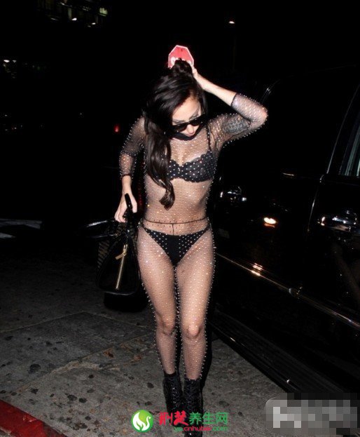 Lady Gaga透视装现身 丁字裤外露遭猛男偷瞄