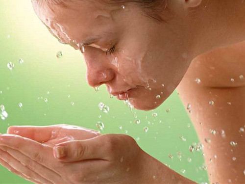 冬季冷水洗脸洗鼻预防过敏性鼻炎
