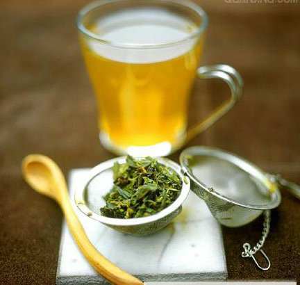 冬季养生茶 绿茶加冰糖可缓解咽喉炎症状