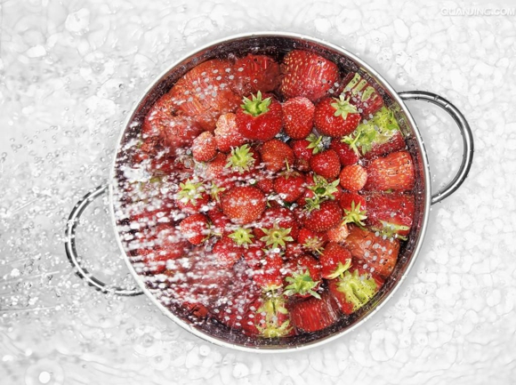 草莓怎么洗更干净 忌用盐水杀菌
