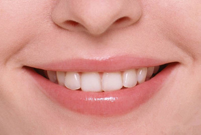 牙齿的颜色是由哪些因素决定的