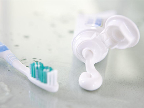 各色牙膏并非人人适合 针对不同体质选用