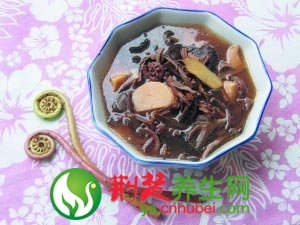 蕨菜淮山煲排骨汤
