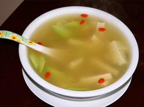 鲜菇豆腐汤的营养功效和做法有哪些？