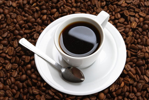 饮黑咖啡能有效治疗面部水肿