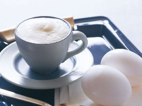 纯牛奶加鸡蛋是营养早餐吗