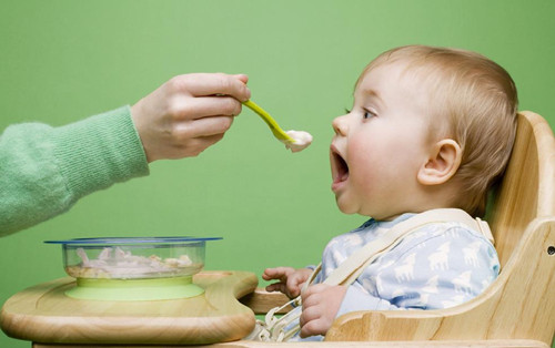 儿童心里学：怎样让孩子独自吃饭(6)