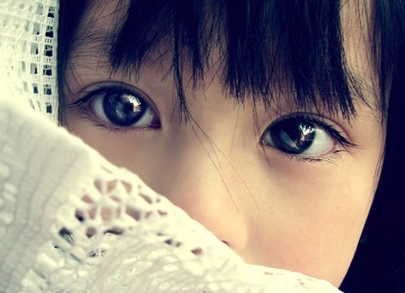 少女疑因戴美瞳眼睛罹患肿瘤 戴美瞳要注意什么