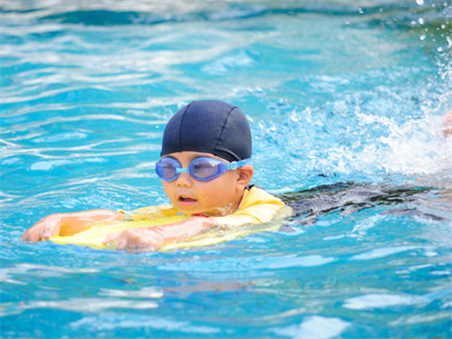 游泳能帮助颈肩腰腿痛的康复