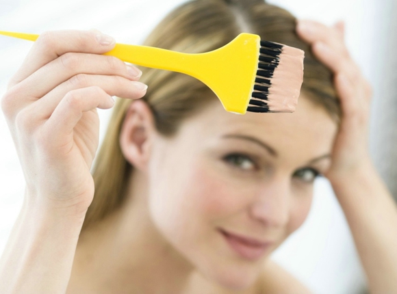头发干燥开叉怎么办 注意营养和清洁