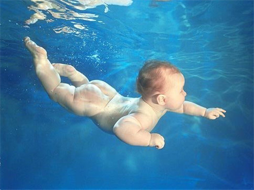 婴儿冬季游泳的好处和注意事项