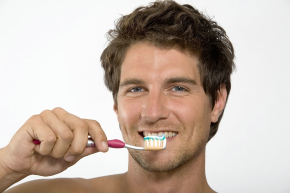 刷牙的重要性 男人不勤刷牙或致阳痿