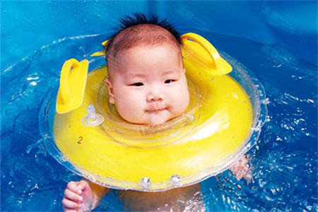 婴儿游泳 婴儿游泳的好处和误区