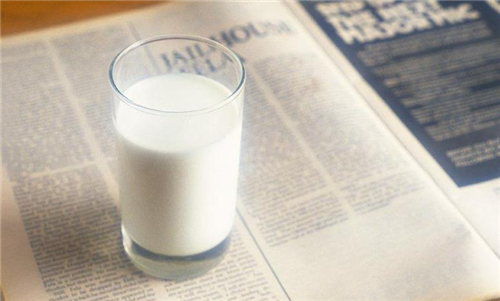 每天只喝牛奶能减肥吗 这些喝奶方式如同服毒