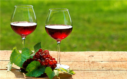 自制葡萄酒的方法 多喝葡萄酒可以美容
