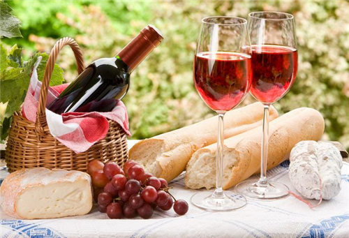 自制葡萄酒的方法 多喝葡萄酒可以美容