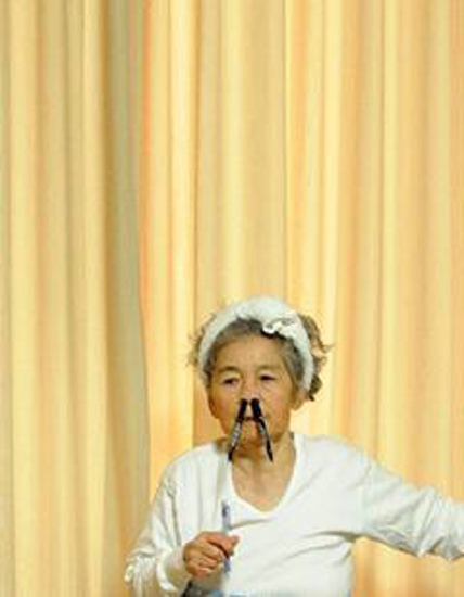 日本87岁奶奶 自拍搞笑风照片走红