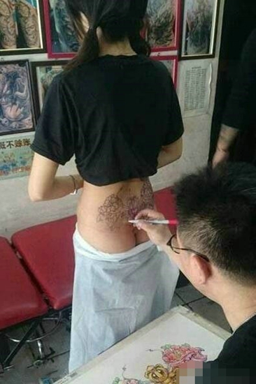 纹身师的福利 好想也去当纹身师