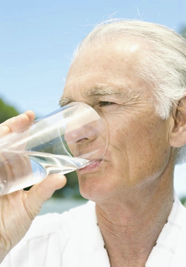 喝水过量也中毒 夏季该如何健康饮水