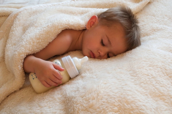 商家赠送过期奶粉致婴儿腹泻 奶粉过期有什么危害