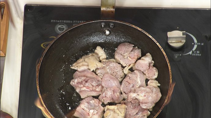 【养生厨房 20171116 播出】菜名：菌香鸡块；