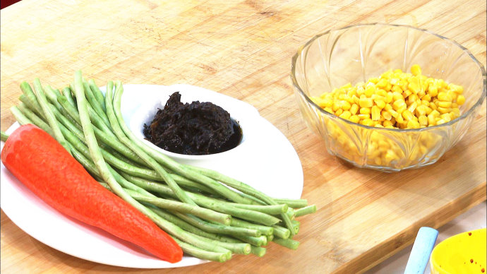 【养生厨房 20160131 播出】 菜名: 榄菜玉米炆豇豆；