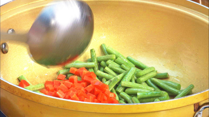 【养生厨房 20160131 播出】 菜名: 榄菜玉米炆豇豆；