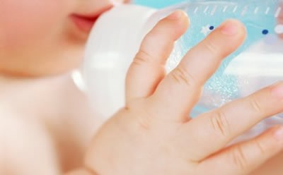 家长如何给宝宝选购最健康奶粉？