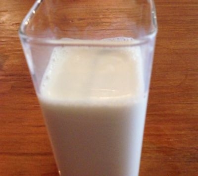 牛奶500克，白兰地80克，混合香草10克