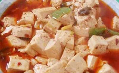 豆腐中以一种麻婆豆腐较为出名，它主要原料由豆腐构成