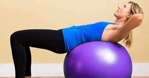 瑜伽球怎么做对腰好