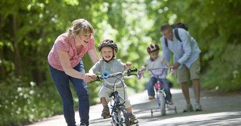如何教儿童骑自行车