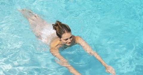 室内游泳怎么保护皮肤