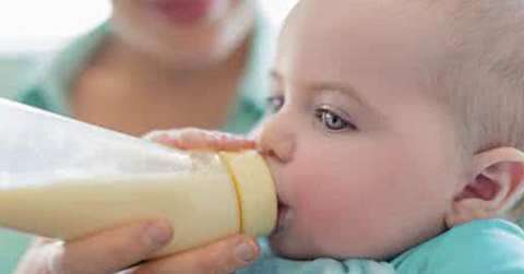婴儿怎样喂牛奶