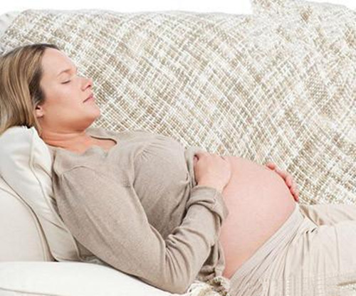 孕妈妈哪种睡姿好 几种孕妇正确的睡姿(2)
