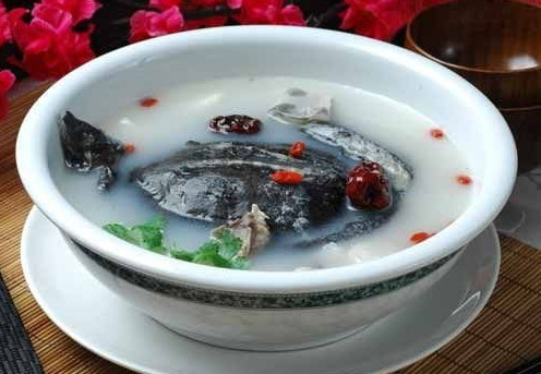 乌鸡甲鱼汤的做法