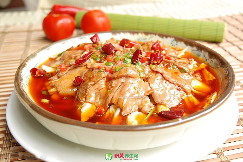水煮肉片的家常做法，是川菜的一种传统菜式