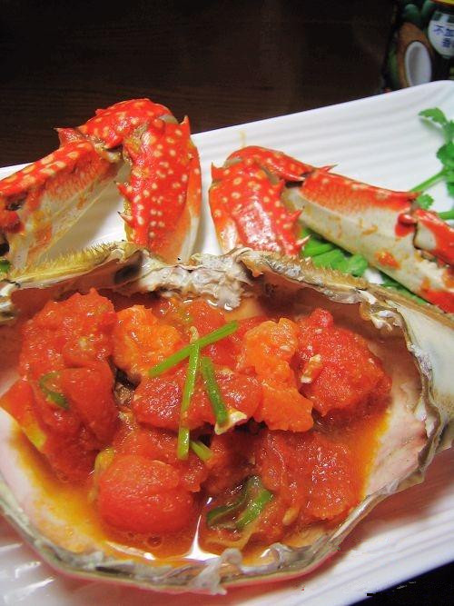 鲁菜菜式：西红柿炖活蟹