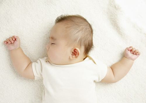 新生儿打嗝怎样预防和处理(2)