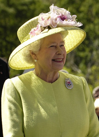 英国女王公开长寿秘诀 健康生活很重要