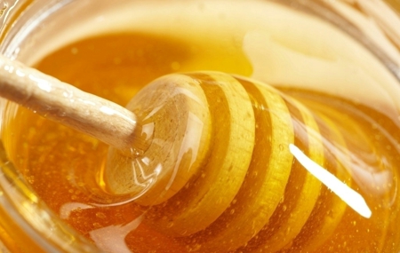 蜂蜜乱敷面膜或毁肤 三类人不宜服用蜂蜜