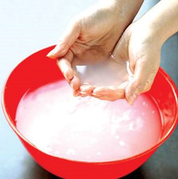 淘米水的十大功效 滋润皮肤祛除腥臭味