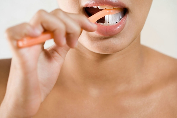 牙龈出血怎么办 简单四招有效预防